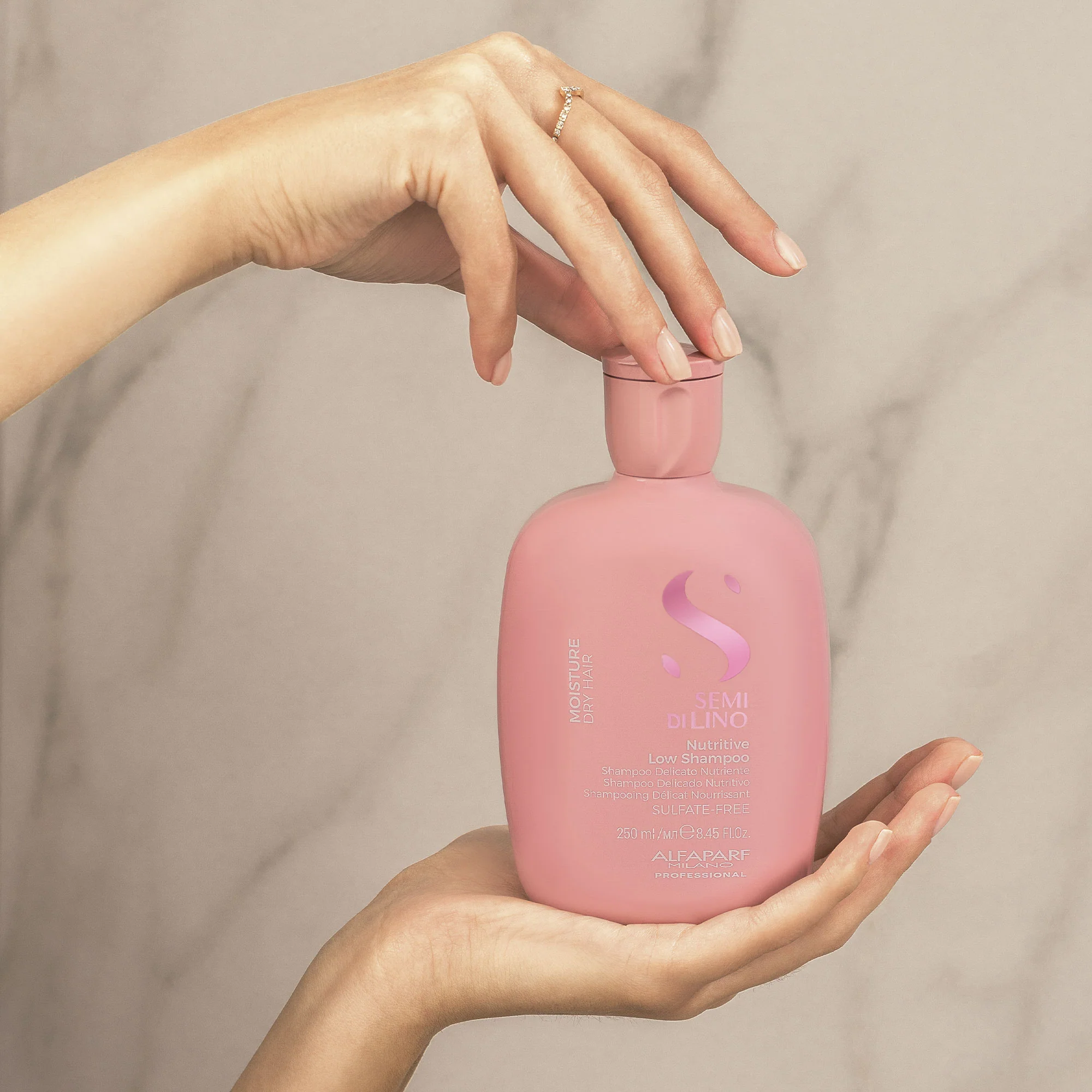 Moisture Nutritive Sulfate Free Shampoo - Image 4
