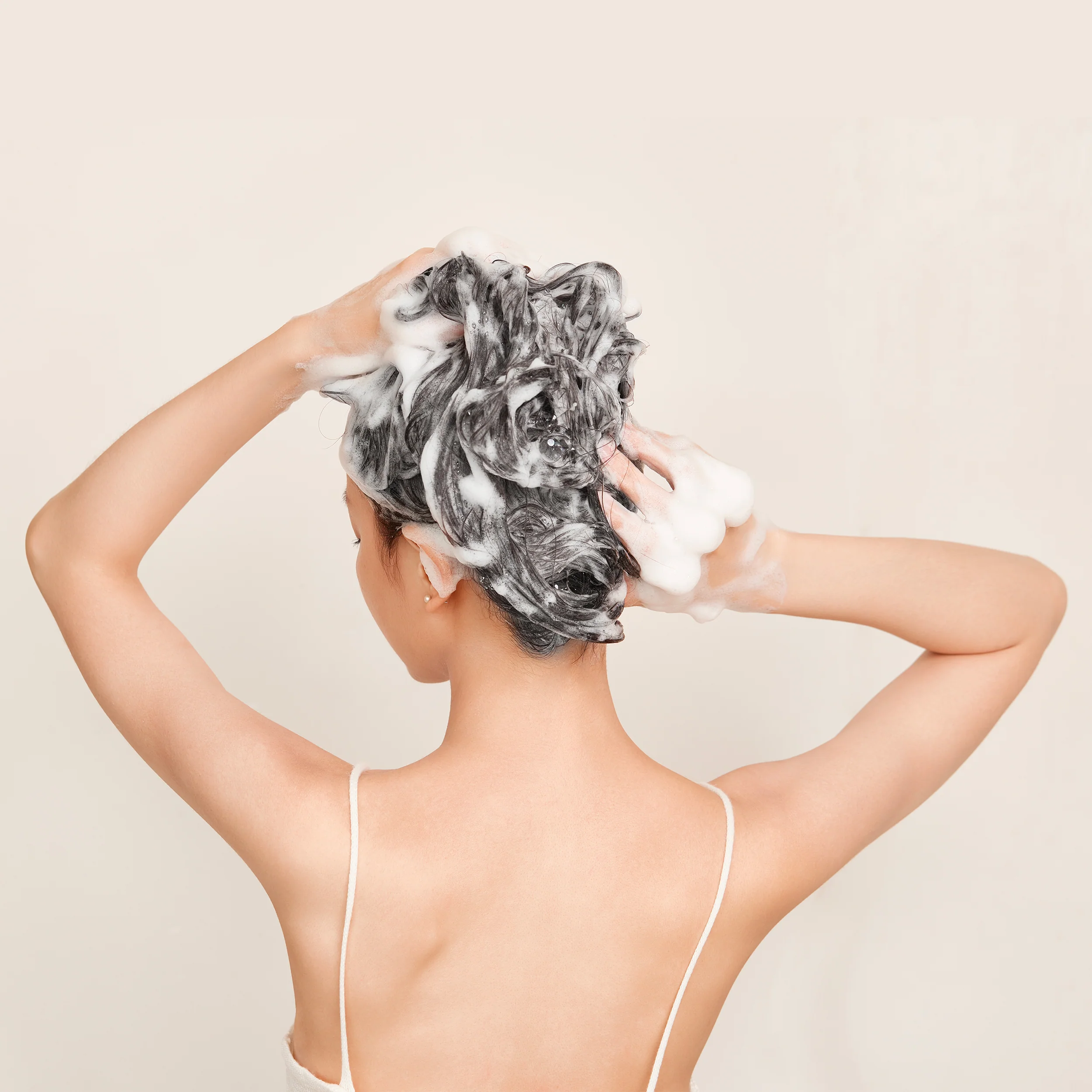 Moisture Nutritive Sulfate Free Shampoo - Image 9